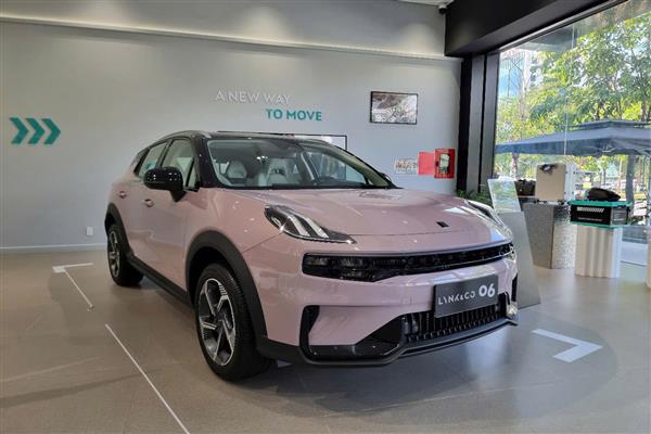 Lynk-co 06 core plus