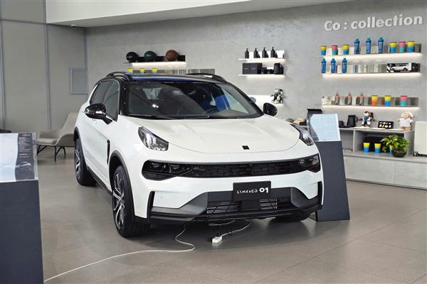LYNK & CO 01 ( HYPER)