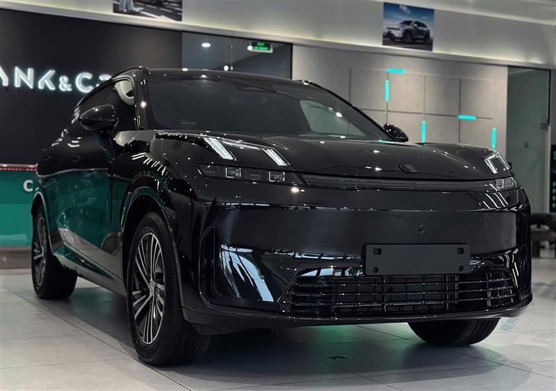 Giá Lăn Bánh Lynk & Co 08 Tại Việt Nam Và Các Phiên Bản